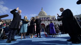 FOTO: Momen Pelantikan Joe Biden dan Kamala Harris