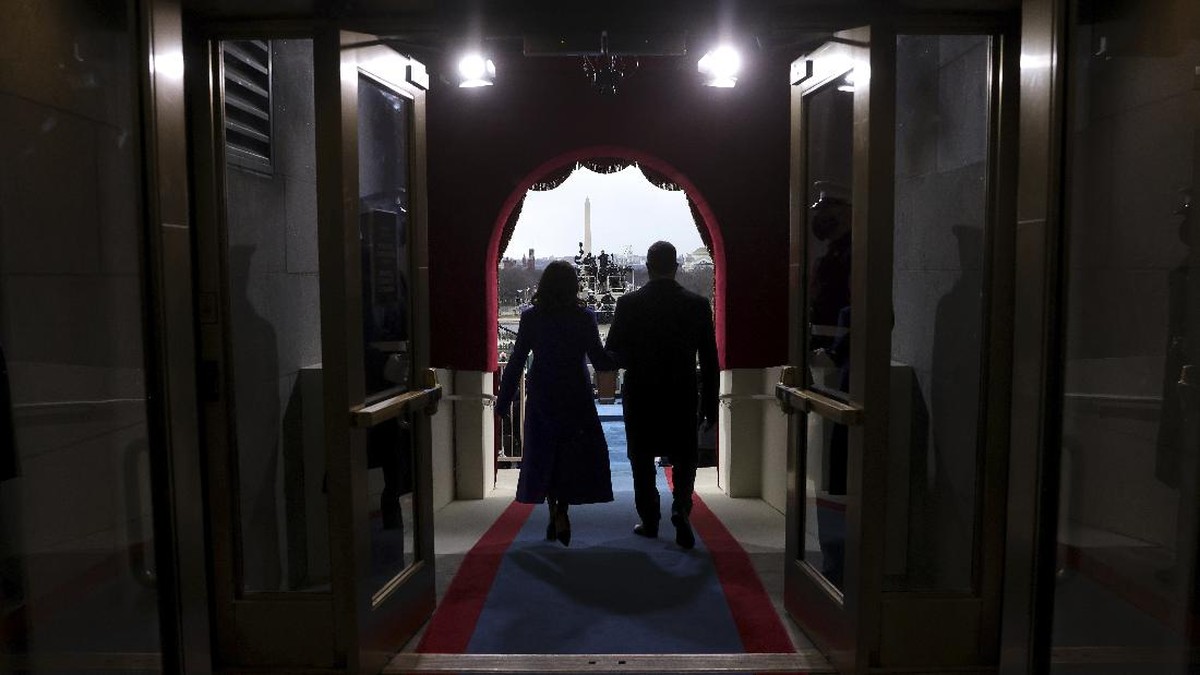 FOTO: Momen Pelantikan Joe Biden dan Kamala Harris