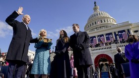Biden Disumpah Pakai Alkitab yang Sama Saat Jadi Wapres