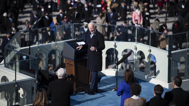 Joe Biden dan Kamala Harris secara  resmi dilantik menjadi Presiden dan Wakil Presiden Amerika Serikat, Rabu (20/1) di Gedung Capitol Hill.