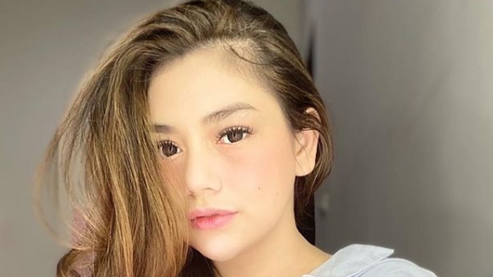 5 Gaya Makeup Celine Evangelista, Flawless Banget!