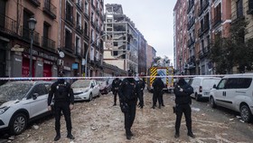 FOTO : Ledakan Dahsyat Hancurkan Gedung di Madrid