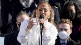 FOTO : Nyanyian Lady Gaga dan JLo di Pelantikan Joe Biden Pelantikan Joe Biden-Kamala Harris sebagai Presiden-Wapres AS diiringi penampilan Lady Gaga dan Jennifer Lopez.