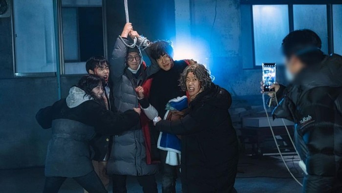 Penuh Aksi Laga, Drama The Uncanny Counter Bongkar Kisah di Balik Layar