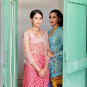 Adu Pesona Menawan Duo Maudy: Maudy Ayunda dan Maudy Koesnaedi!