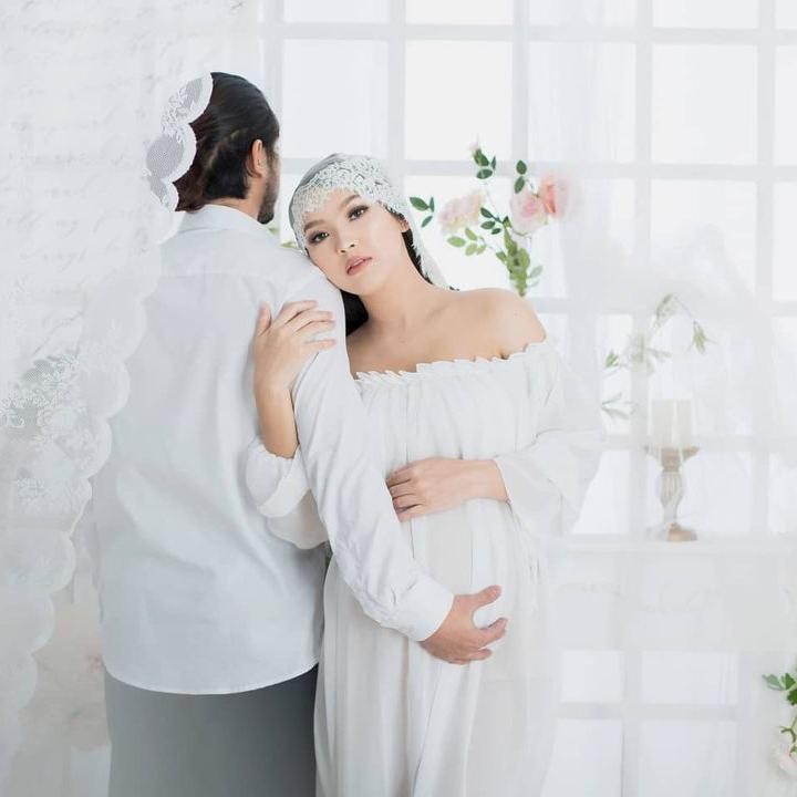 <p>Ana menikah dengan Willy Alvian pada 2 Februari 2020 lalu. Lalu pada 13 Agustus di tahun yang sama, Ana mengabarkan bahwa ia tengah mengandung anak pertama mereka. (Foto: Instagram @anariana27)</p>