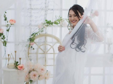 7 Potret Hamil Ana Riana, Semakin Memukau dengan Baby Bump