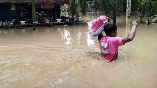 Banjir yang merendam Kabupaten Aceh Tamiang, Provinsi Aceh, meluas hingga 11 kecamatan, Jumat (22/1). Sebanyak 10.043 jiwa terdampak banjir.