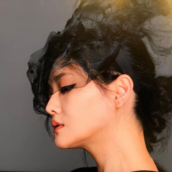 <p>Hanya saja, di media sosial prbadinya, wanita yang kini berusia 44 tahun tersebut tetap eksis. (Foto: Instagram @hsiyuanhsu)</p>