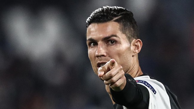 Koleksi Mobil Mewah Ronaldo Sebelum Resmi Berseragam Man City Cristiano Ronaldo yang dikabarkan akan cabut dari Juventus dan digoda club papan atas Inggris, Manchaster City.