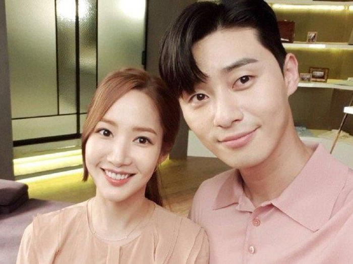 Kedekatan Park Seo Joon dan Park Min Young lewat drama What's Wrong With Secretary Kim/Sumber/Soompi.