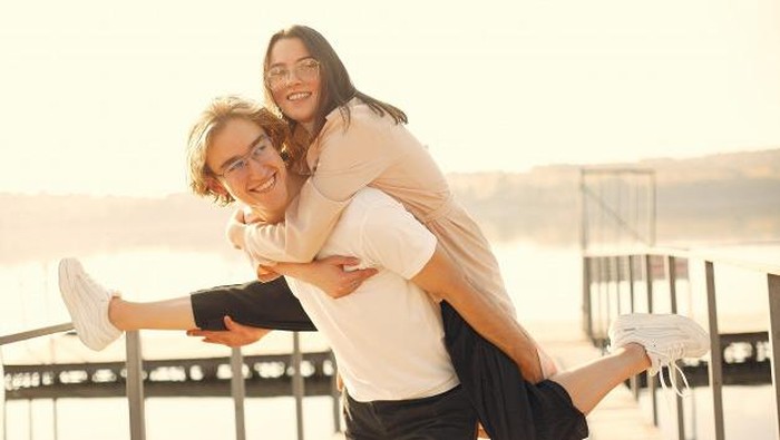 Enggak Usah Nunggu Valentine, 4 Zodiak Ini Romantis Setiap Saat