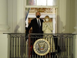 Jill Biden Kirim Pesan Tersembunyi Lewat Baju Putih di Konser Inaugurasi