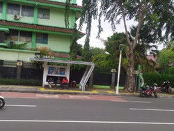 Polisi: Perempuan Mesum di Halte Bus Senen Terima Uang dari Pelaku Pria
