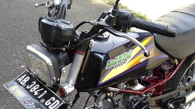 Honda Win setia dengan Doel -yang diperankan Rano Karno, dalam sinetron 'Si Doel'. Honda Win cocok digunakan di semua jenis kontur jalan meski irit bensin.