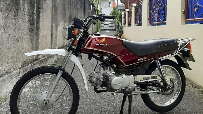 Honda Win setia dengan Doel -yang diperankan Rano Karno, dalam sinetron 'Si Doel'. Honda Win cocok digunakan di semua jenis kontur jalan meski irit bensin.