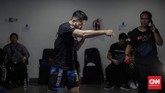 Olahraga MMA di Indonesia menggeliat bangun dari tidur lama. CNNIndonesia.com memotret riuh rendah sebuah malam pertarungan MMA sebelum pandemi Covid-19.