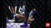 Olahraga MMA di Indonesia menggeliat bangun dari tidur lama. CNNIndonesia.com memotret riuh rendah sebuah malam pertarungan MMA sebelum pandemi Covid-19.