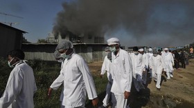 FOTO: Kebakaran Pabrik Vaksin Covid-19 Terbesar di Dunia