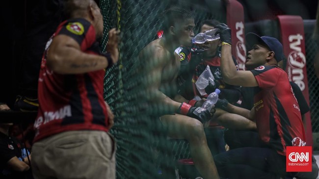 Pihak UFC memberikan penjelasan terkait kontrak petarung MMA asal Indonesia Jeka Saragih yang menang KO brutal atas pertarung Korea di semifinal Road to UFC.