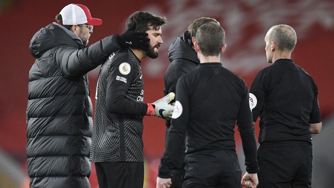 Pelatih Liverpool, Jurgen Klopp, mengungkapkan kata-kata yang dilontarkan Alisson Becker usai membuat dua kesalahan fatal lawan Man City.