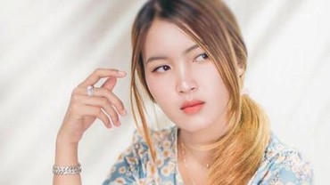 img-title Meti Kim Bahagia Lagu 'Raja Gombal' Dapat Dukungan Artis Korea