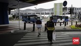 FOTO : Kritik Perampasan Trotoar di Hari Pejalan Kaki Tanggal 22 Januari diperingat sebagai Hari Pejalan Kaki Nasional. Tahun ini ativis koalisi pejalan kaki memperingatinya dengan menyusuri trotoar di Jakarta.