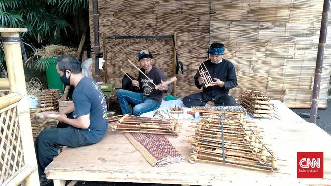 Cerita 'nada-nada minor' Saung Angklung Mang Udjo di tengah pandemi Covid-19 dan kini terancam tutup.