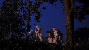 FOTO : Hampir Habis Liang Lahat di TPU Srengseng Sawah