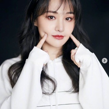 Zheng Shuang Ternyata Masih Utang Rp955 Juta untuk Sewa Rahim