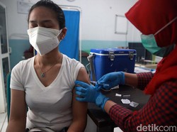 Update Vaksinasi COVID-19: Tambah 24 Ribu, Target Nakes Sudah 76 Persen