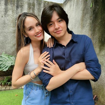 Pose Mesra Cinta Laura dan Angga Yunanda Bikin Netter Heboh