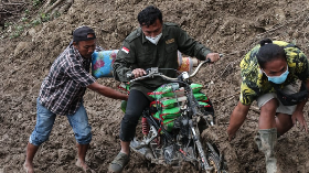 CT Arsa Terobos Medan Sulit di Sulbar untuk Salurkan Bantuan