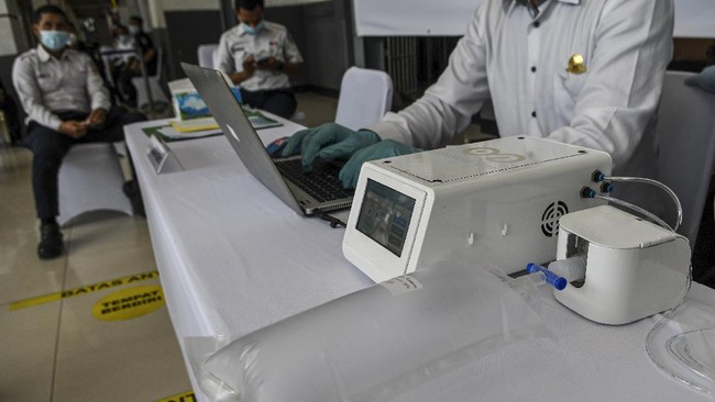 Pemerintah menggunakan GeNose hanya untuk mendeteksi awal virus corona, namun tak bisa menggantikan tes PCR.