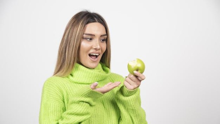 Dear Ladies, Apel Hijau Punya Banyak Manfaat untuk Kecantikan Lho! Dear Ladies, Apel Hijau Punya Banyak Manfaat untuk Kecantikan Lho!