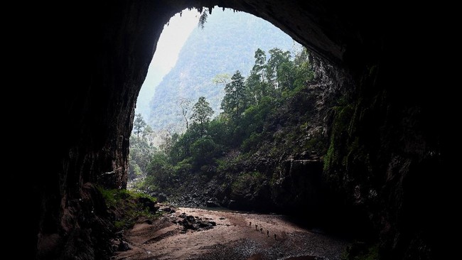 FOTO: Menjelajah Gua Terbesar Dunia Son Doong di Vietnam