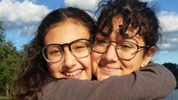 <p> "<em>These girls are my gifts and I will treasure them forever,</em>" tulis Patsy dalam keterangan foto ini. Dua gadis tersebut merupakan anak dari Gregory Holliday. (Foto: Instagram @pwidakuswara)</p>