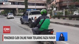 VIDEO: Pengemudi Ojek Online Panik Terjaring Razia Parkir