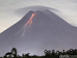 Sejak Semalam Gunung Merapi Muntahkan 53 Kali Lava Pijar