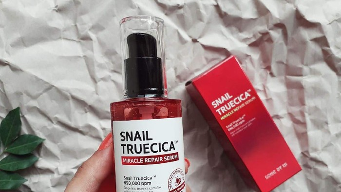 Punya Banyak Bopeng Bekas Jerawat? Snail Truecica Serum dari Some by Mi Bisa Jadi Solusi!