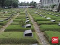 Warga Jakarta Abaikan Anies soal Larangan Ziarah Makam