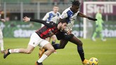 FOTO: AC Milan 'Tidur' dan Dibantai Atalanta di Liga Italia AC Milan kalah telak 0-3 dari Atalanta pada lanjutan Liga Italia di Stadio San Siro, Sabtu (23/1).
