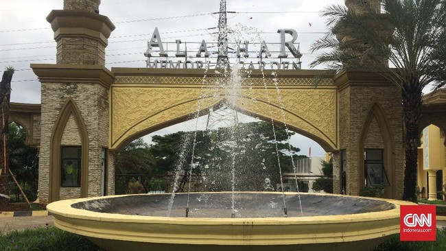 Pemakaman mewah muncul seiring krisis lahan makam di ibu kota, tapi tak semua orang bisa mengaksesnya. Warga miskin cemas tak dapat makam.