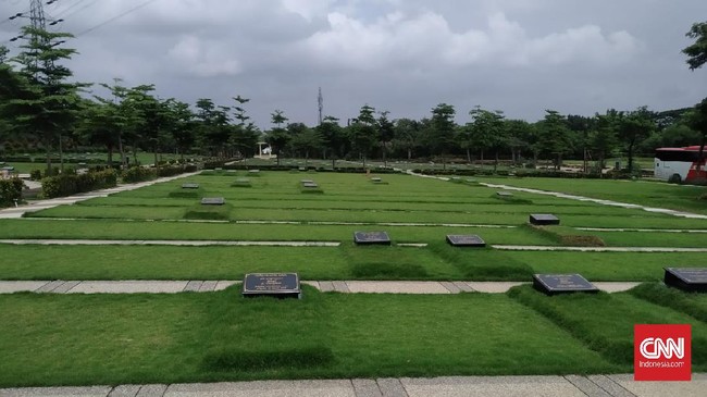 Pemakaman mewah muncul seiring krisis lahan makam di ibu kota, tapi tak semua orang bisa mengaksesnya. Warga miskin cemas tak dapat makam.