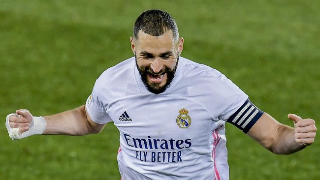 Karim Benzema akhirnya kembali memperkuaat timnas Prancis setelah sekian lama absen karena skandal video porno.