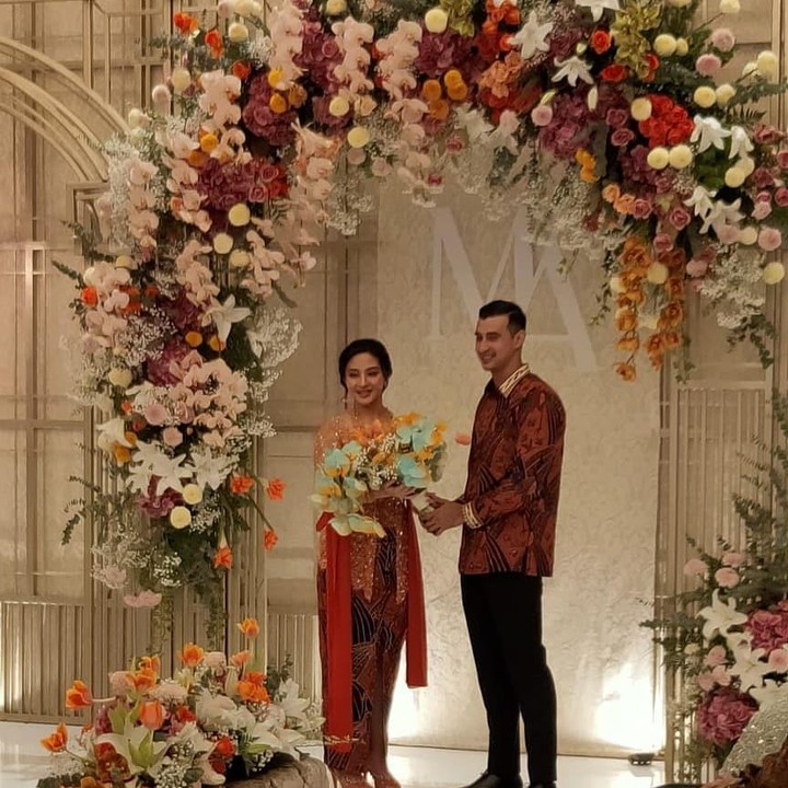 <p>Dalam unggahan potret diri bersama Ali di Instagram Margin, Margin menuliskan caption 'counting the day'. Artinya, pernikahan mereka akan digelar dalam waktu yang enggak lama lagi. (Foto: Instagram)</p>