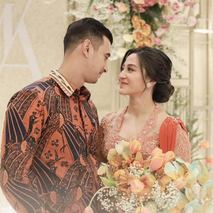 <p>Selama acara berlangsung, wajah keduanya selalu tersenyum, Bunda. Keduanya terlihat sangat bahagia. (Foto: Instagram)</p>
