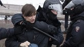 FOTO: Demo Tuntut Pembebasan Navalny Ricuh, 3.400 Ditangkap Demonstrasi menuntut pembebasan pemimpin Pemimpin Oposisi Alexei Navalny berlangsung ricuh. Sekitar 3.400 pendemo ditangkap.