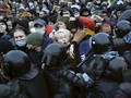 FOTO: Demo Tuntut Pembebasan Navalny Ricuh, 3.400 Ditangkap