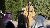 FOTO: Fashion Show Karya Putri Kerajaan Arab, Safia Hussain Putri Kerajaan Arab Saudi, Safia Hussain memamerkan abaya rancangannya di peragaan busana di Riyadh, Arab Saudi, Sabtu (23/1). Berikut gambarannya.